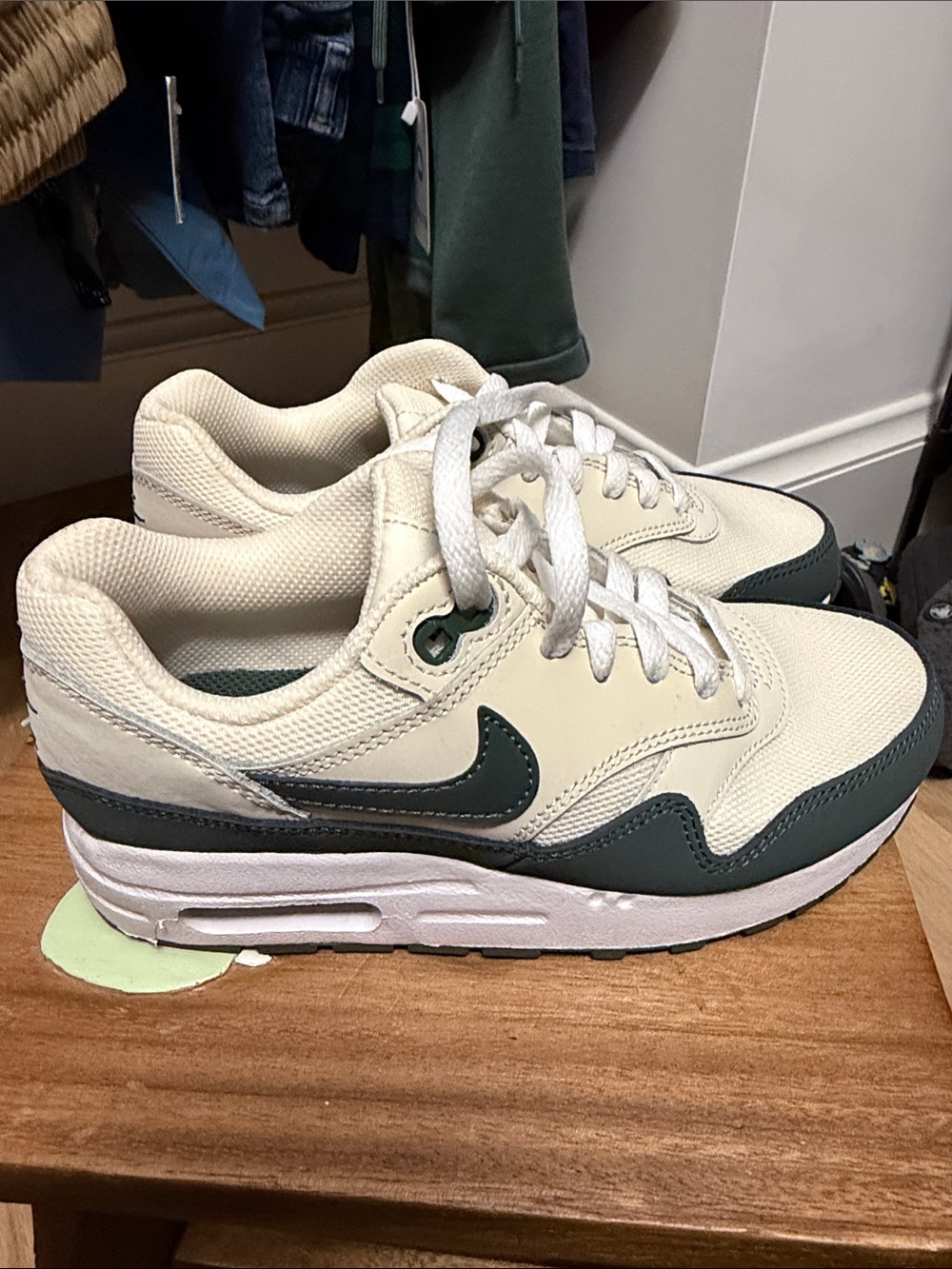Nike Kids Cream and Dark Green Low-Top Sneakers
